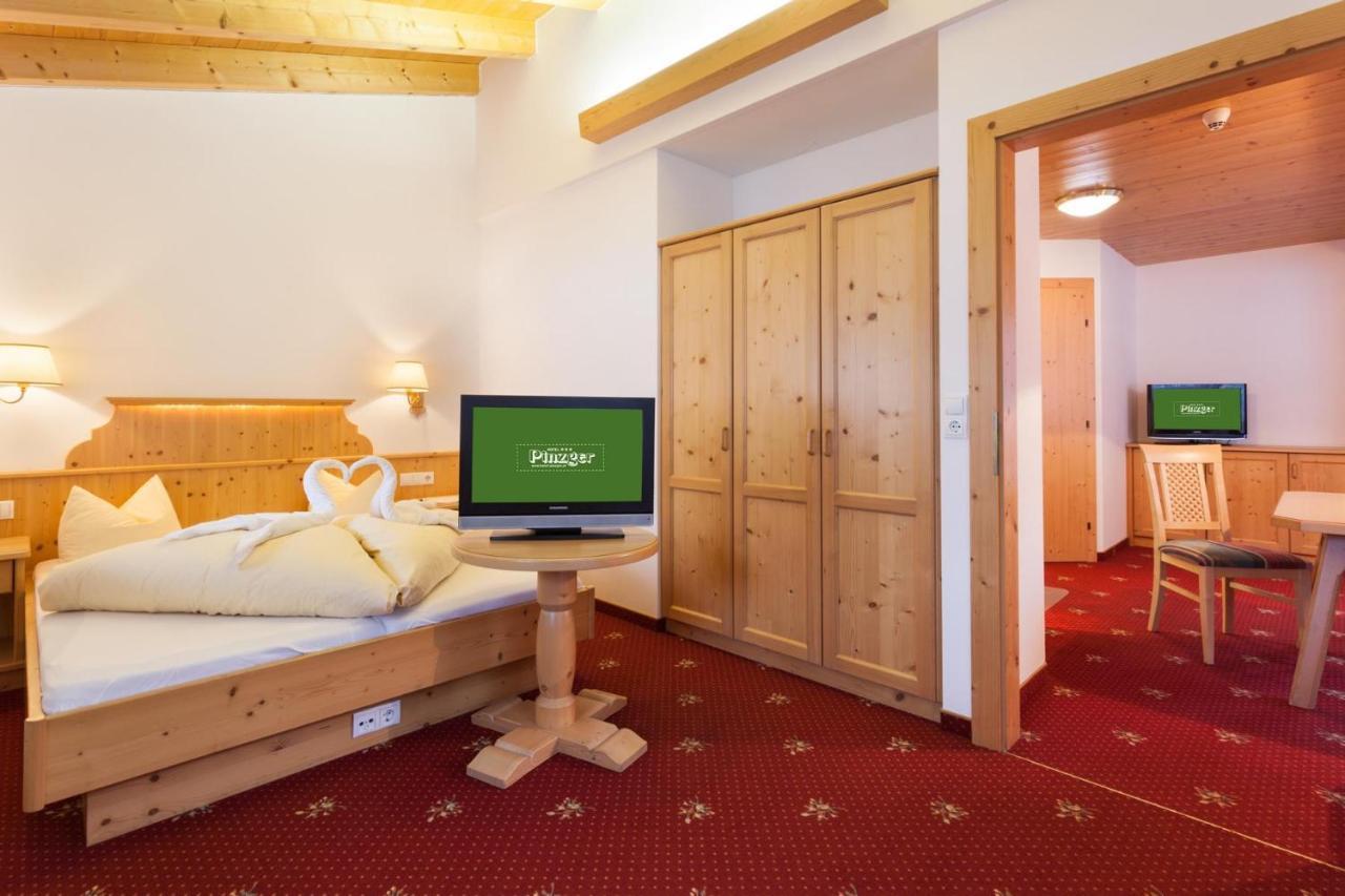 Hotel Pinzger ทักซ์ ภายนอก รูปภาพ