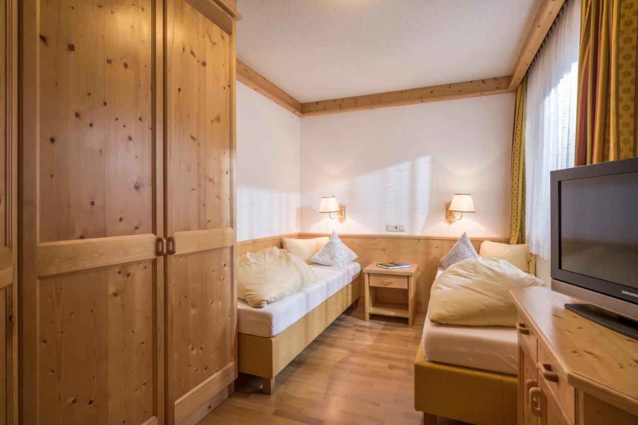Hotel Pinzger ทักซ์ ภายนอก รูปภาพ