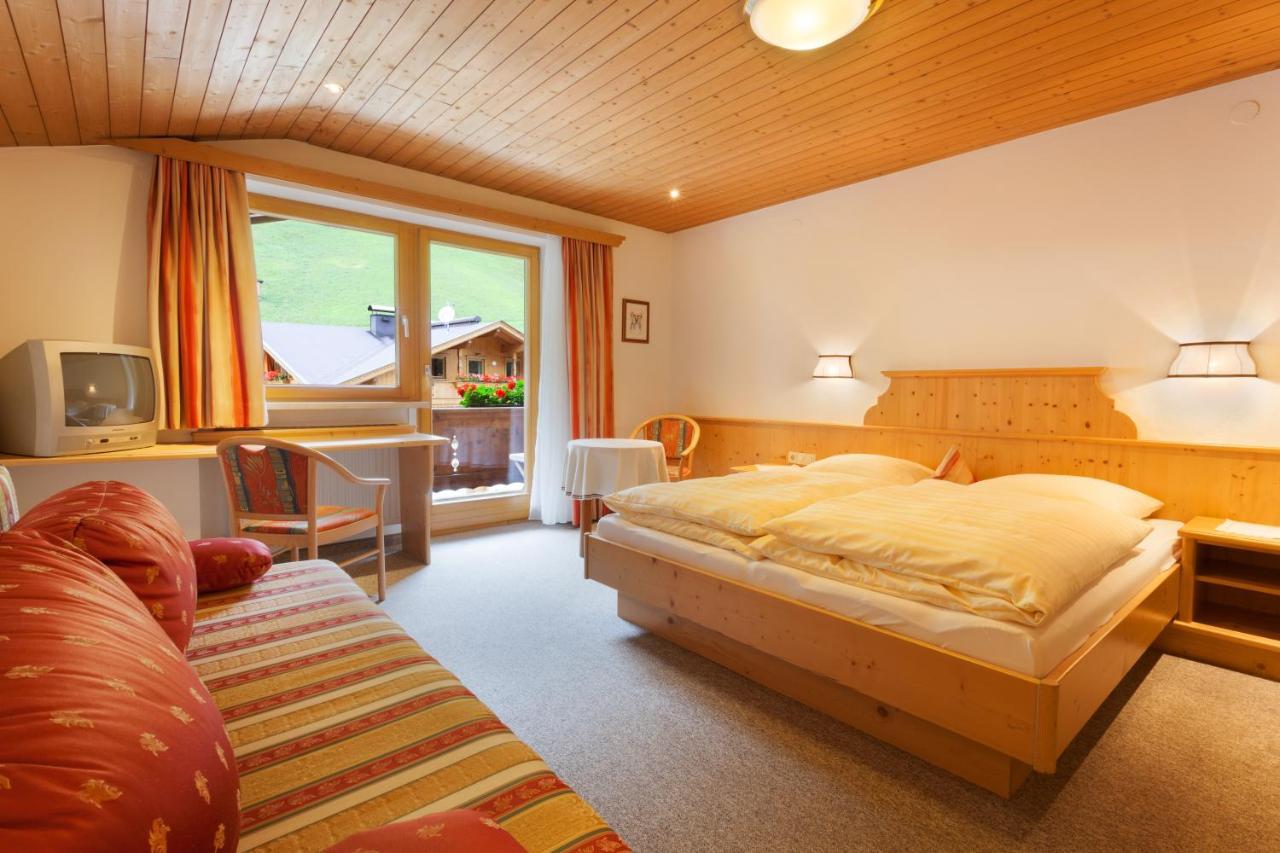 Hotel Pinzger ทักซ์ ภายนอก รูปภาพ