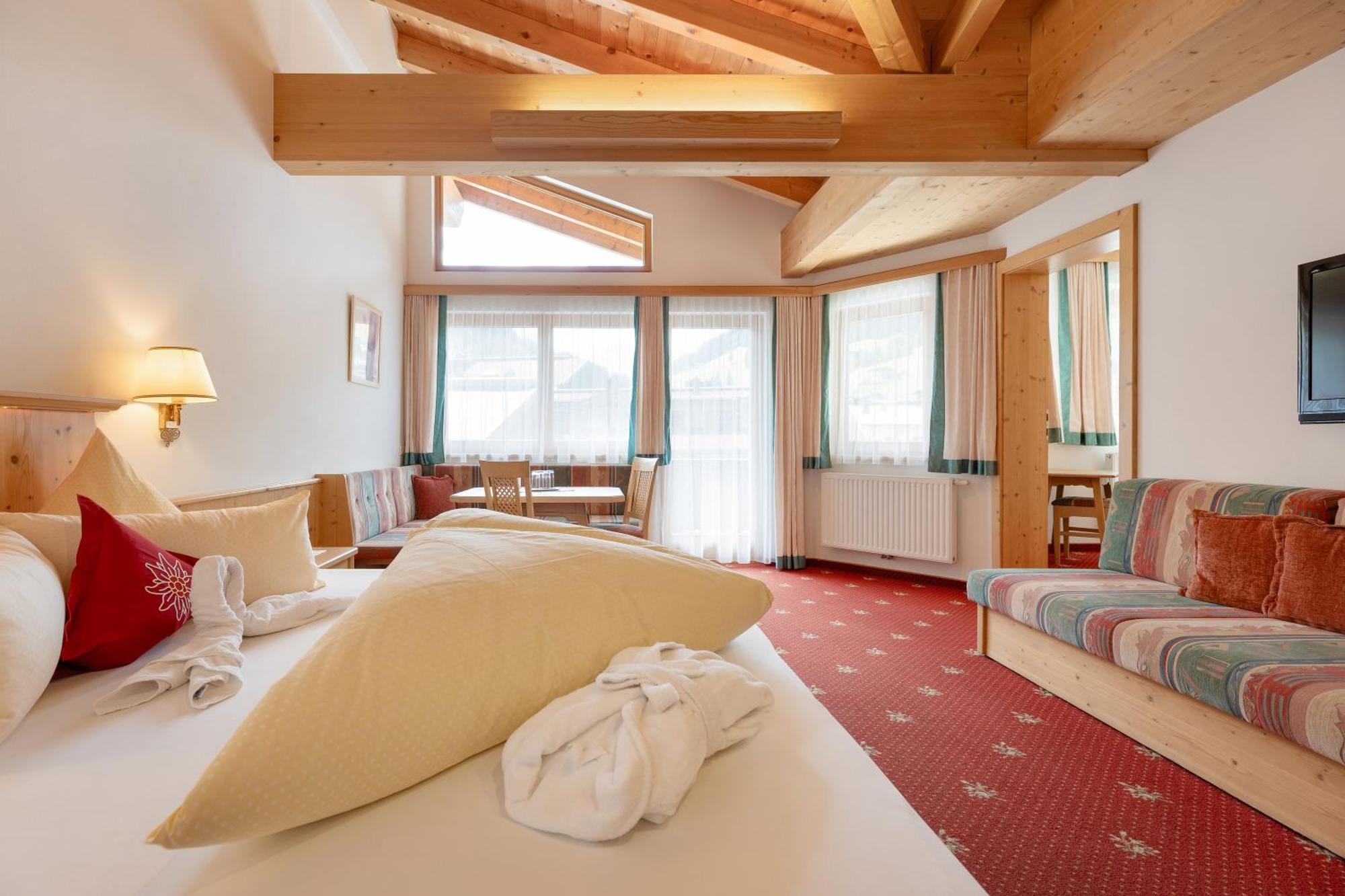 Hotel Pinzger ทักซ์ ภายนอก รูปภาพ