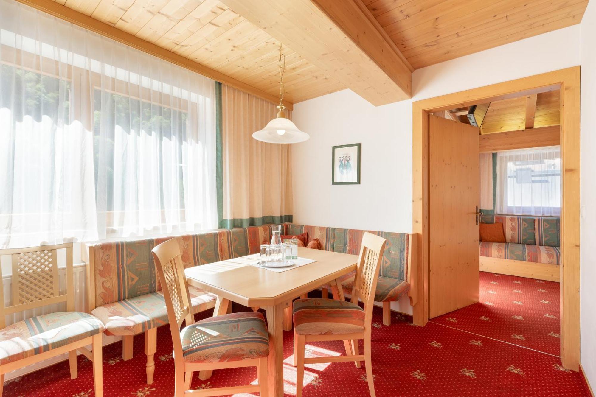 Hotel Pinzger ทักซ์ ภายนอก รูปภาพ
