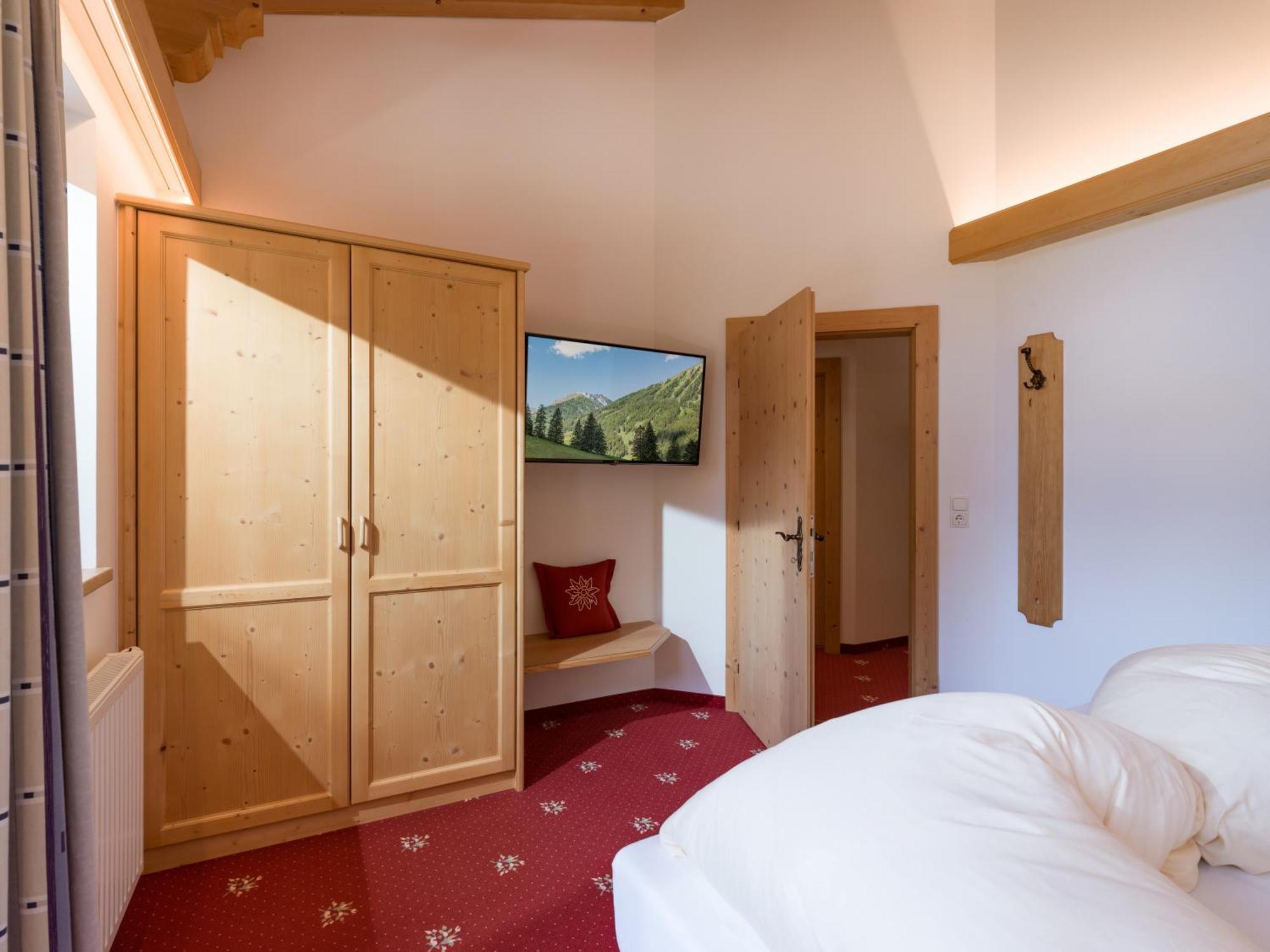 Hotel Pinzger ทักซ์ ภายนอก รูปภาพ