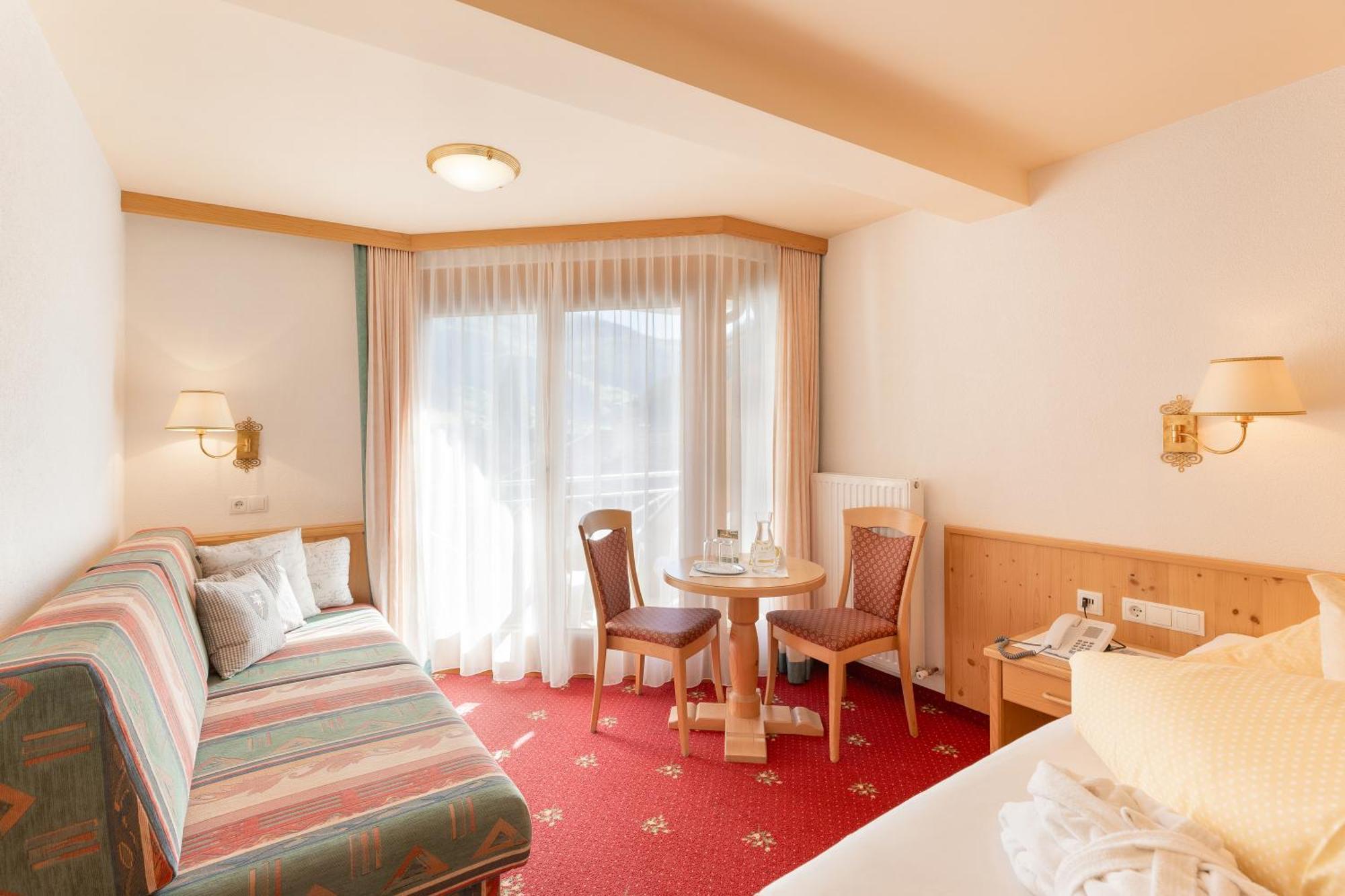 Hotel Pinzger ทักซ์ ภายนอก รูปภาพ