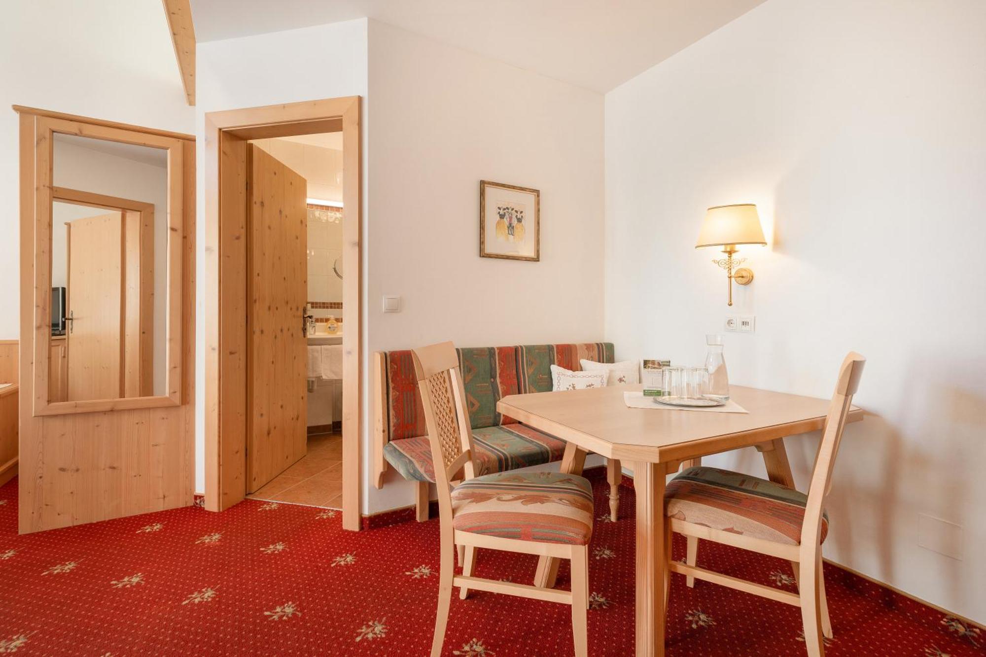 Hotel Pinzger ทักซ์ ภายนอก รูปภาพ